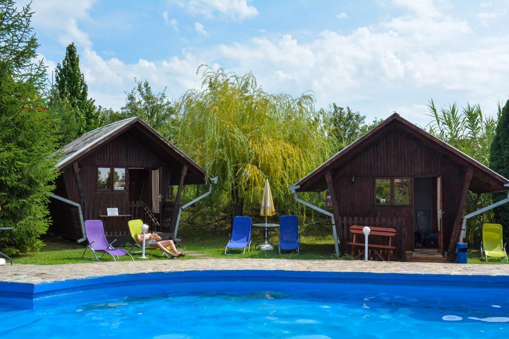Camping Robinson Country Club Oradea Eksteriør billede