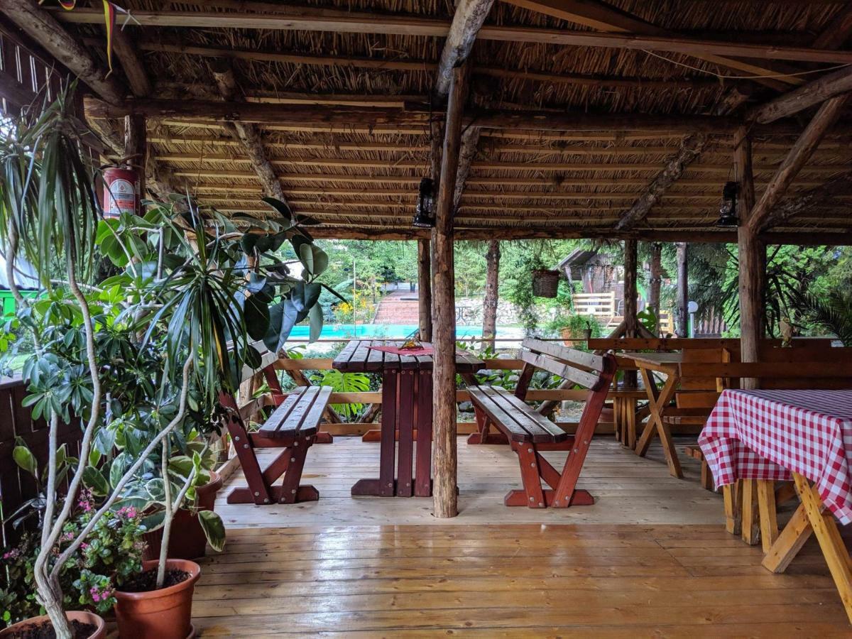 Camping Robinson Country Club Oradea Eksteriør billede